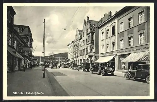AK Siegen, Bahnhofstrasse mit Autos und Geschäft von Carl Ising