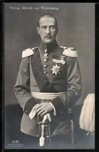 AK Herzog Albrecht von Württemberg in Uniform mit Epauletten und Ordensspange