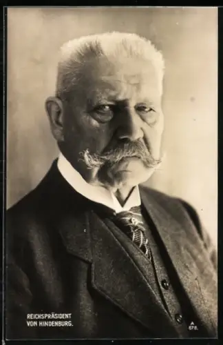 AK Reichspräsident Paul von Hindenburg im Anzug mit Krawatte