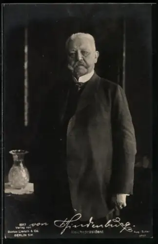 AK Reichspräsident Paul von Hindenburg im Anzug mit Jacke
