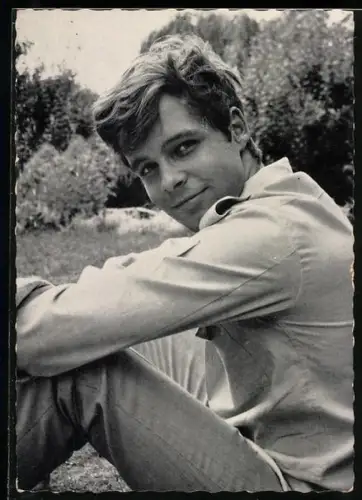 AK Musiker und Schauspieler Thomas Fritsch in Kamera blickend