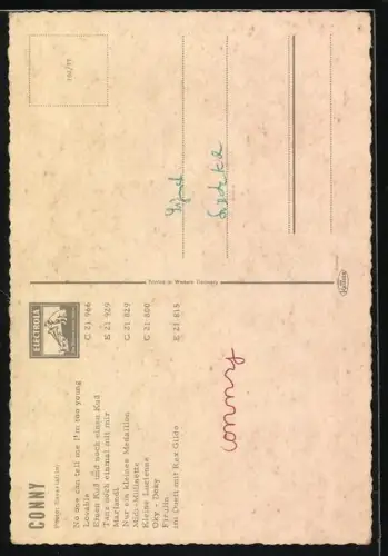 AK Musikerin Conny Froboess posiert neben drei Wollknäueln