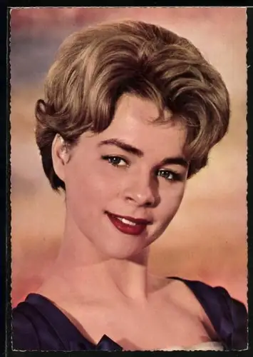 AK Musikerin Conny Froboess lächelnd