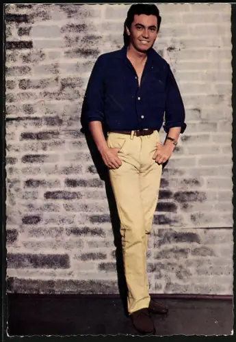 AK Musiker Rex Gildo mit den Händen in den Hosentaschen