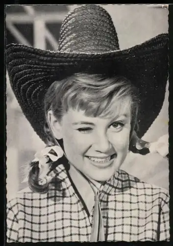 AK Portrait der Musikern Gitte mit Hut