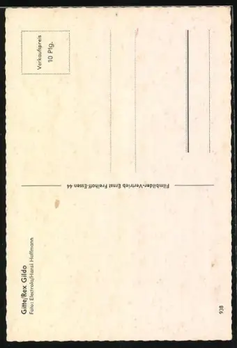 AK Musiker Gitte und Rex Gildo vor Spielzeug-Rind posierend