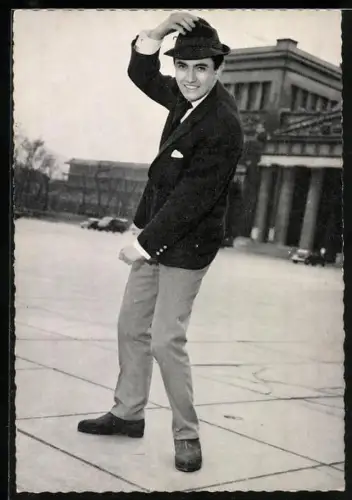 AK Musiker Rex Gildo in Pose