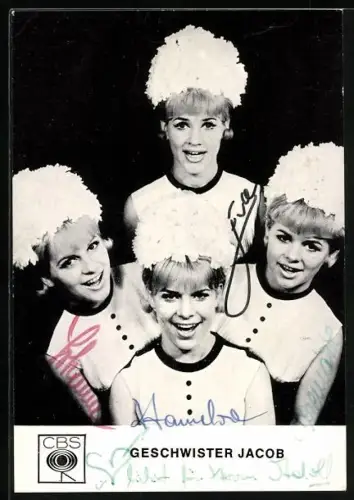 AK Musikerinnen der Band Geschwister Jacob blicken in die Kamera, Autogramme