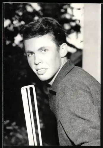 AK Musiker Peter Kraus blickt in die Kamera