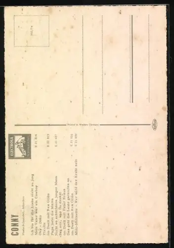 AK Musikerin Conny Froboess lehnt sich über einen Gartenstuhl