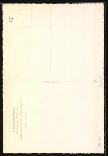 AK Musikerin Conny Froboess lächelnd einen Becher füllend