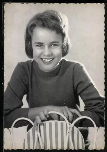 AK Musikerin Conny Froboess lächelt strahlend