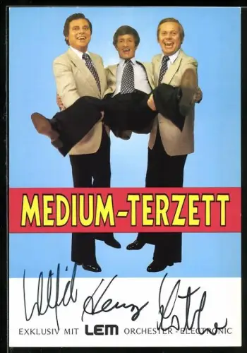 AK Band Medien-Terzett posierend zusammen