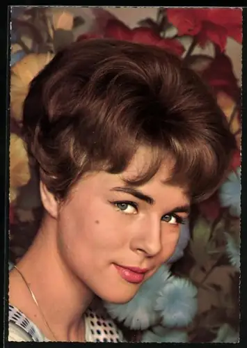 AK Musikerin Conny mit voluminöser Föhnfrisur