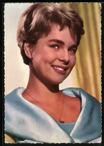 AK Musikerin Conny Froboess mit reizendem Lächeln