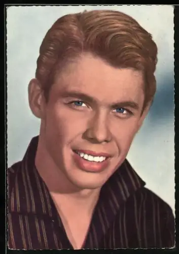 AK Musiker Peter Kraus im lila Hemd