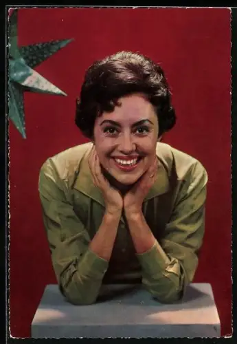 AK Caterina Valente lacht neben einem Papier-Stern