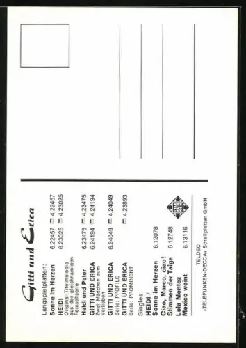 AK Gitti und Erica vor einem Strohhaufen im Stall