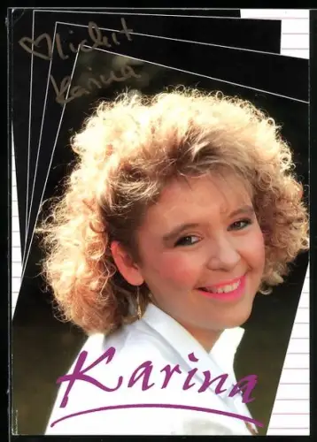 AK Karina lächelt, Portrait