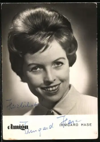 AK Irmgard Hase lächelt, Autograph
