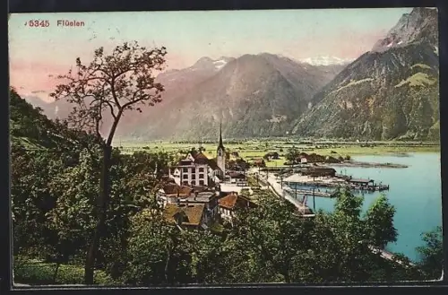 AK Flüelen, Totalansicht mit Uferpartie u. See