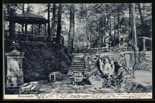 AK Eberswalde, Am Wasserfall, Ortspartie mit Pavillon