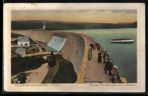 AK Muldenberg i. Vogtl., Stausee mit Motorboot und Überlauf