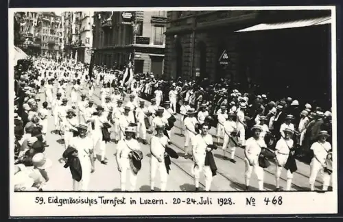 AK Luzern, 59. Eidgenössiches Turnfest 1928, Turnerumzug vor dem Stadthof