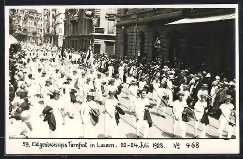 AK Luzern, 59. Eidgenössiches Turnfest 1928, Turnerumzug in der Strasse