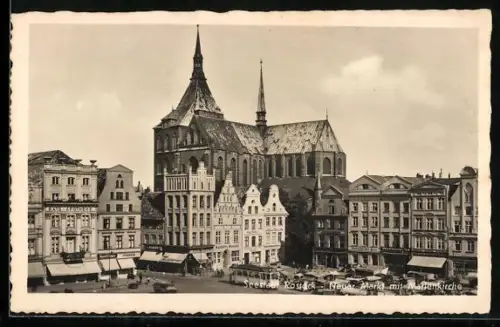 AK Rostock, Neuer Markt mit Marienkirche und Strassenbahn