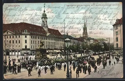 AK Dresden, Neustädter Rathaus mit aufziehender Wache