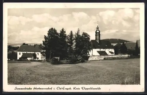 AK Hartmannsdorf /Dippoldiswalde, Ortsansicht mit Kirche