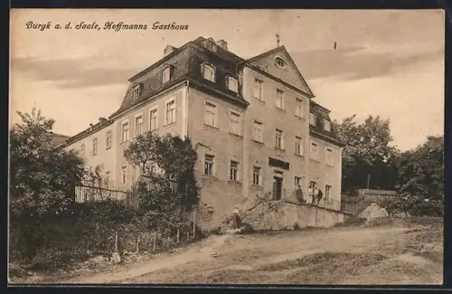 AK Burgk a. d. Saale, Hoffmanns Gasthaus mit kleiner Versammlung