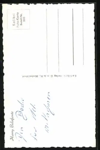 AK Musiker Harry Belafonte lächelnd zur Seite blickend