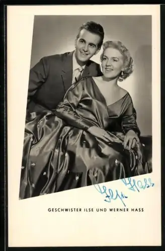 AK Musiker Geschwister Ilse und Werner Hass im Kostüm vor einem Auftritt