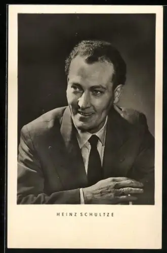 AK Schauspieler Heinz Schultze im Anzug