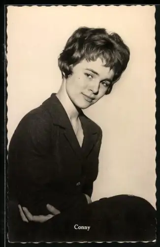 Foto-AK Conny Froboess lächelt irritiert