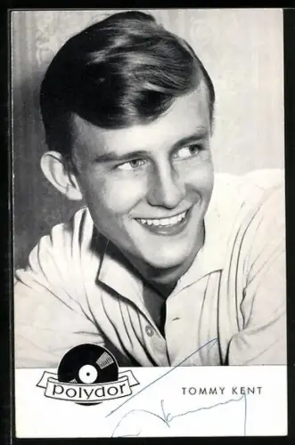 AK Musiker Tommy Kent zur Seite lächelnd
