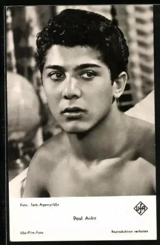 AK Musiker Paul Anka mit nacktem Oberkörper