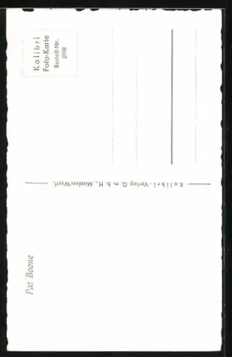 AK Musiker Pat Boone, Lächelnd mit Gitarre