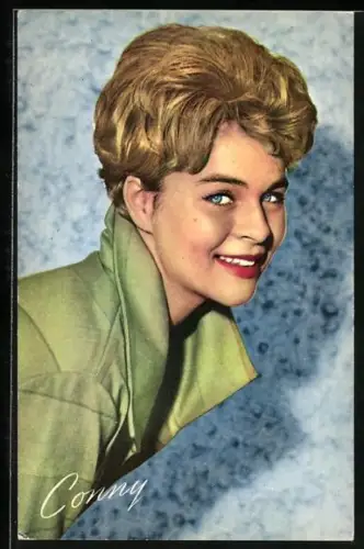 AK Musikerin Conny lächelnd