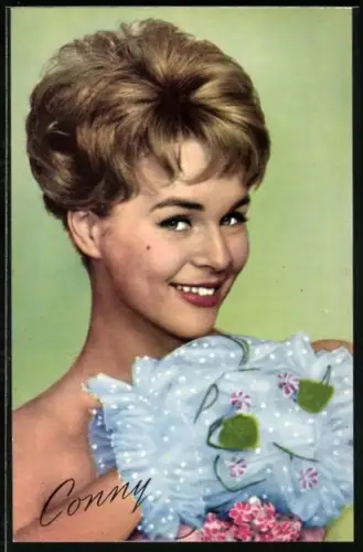 AK Musikerin Conny m. blauem Muff