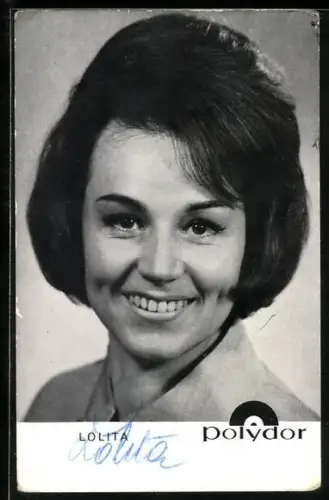 AK Musikerin Lolita lächelt