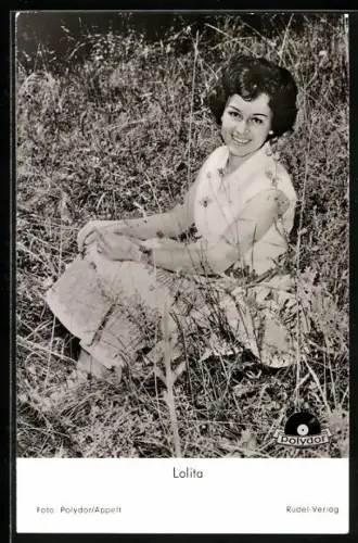 AK Lolita im Grünen