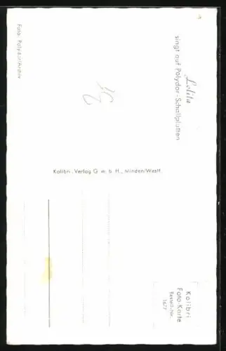 AK Musikerin Lolita im Sommerkleid