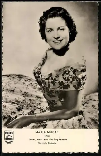 AK Musikerin Maria Mucke im Kleid