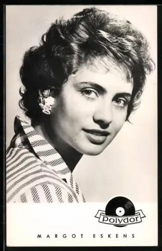 AK Margot Eskens mit Ohrschmuck