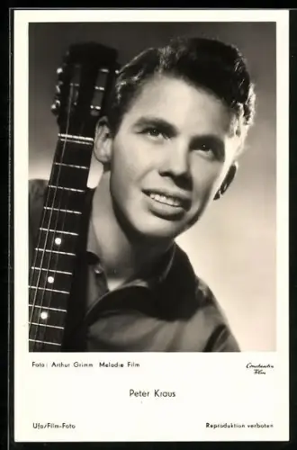 AK Musiker Peter Kraus, Halbportrait mit Gitarre