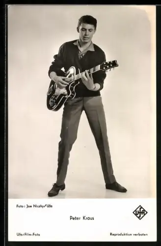 AK Peter Kraus spielt Gitarre