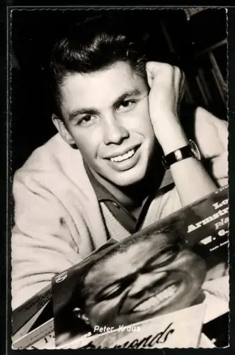 AK Peter Kraus mit einer Louis Armstrong-LP
